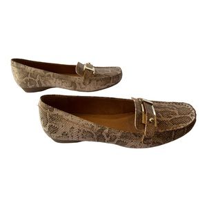 Naturalized Gisela women’s Loafers, Snake Print, Adorn With A Gold Buckle Sz. 9